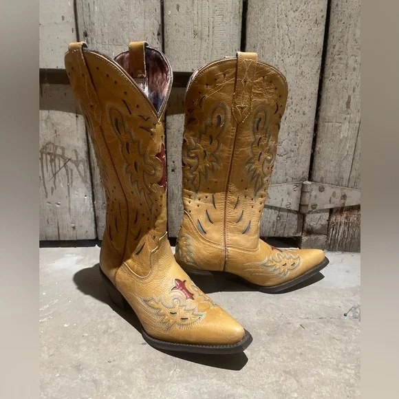 Laredo Women’s Cowboy Boots in embroidered cutout tan leather. Size 7 NWT - Picture 10 of 11